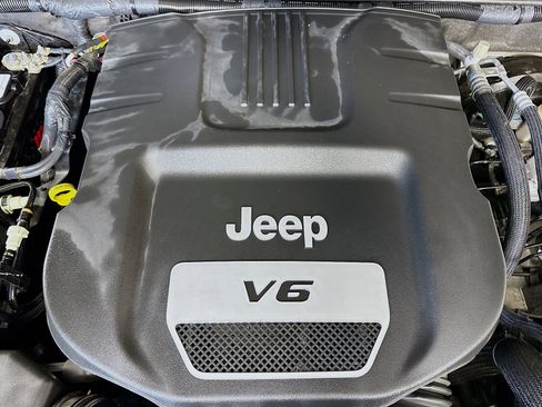 Used 2016 Jeep Wrangler Unlimited Sahara w/ Dual Top Group image 37