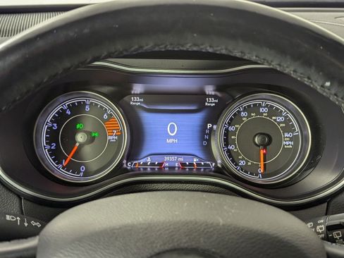 Used 2020 Jeep Cherokee Limited image 8