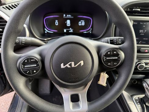 Used 2025 Kia Soul LX w/ LX Technology Package image 25