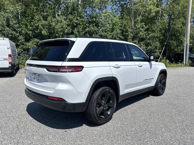 Used 2023 Jeep Grand Cherokee Altitude AWD/4WD image 3