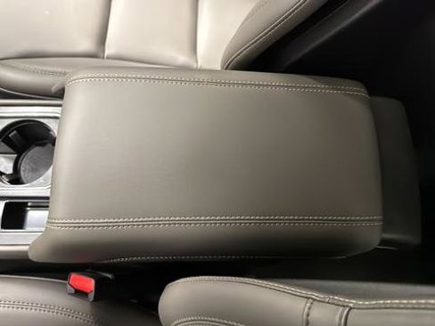 Used 2025 Lincoln Corsair AWD image 19