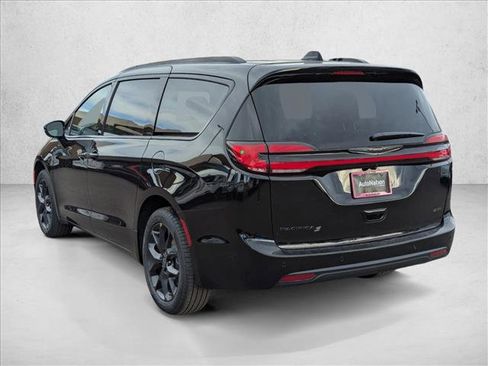 New 2026 Chrysler Pacifica Select w/ S Appearance Package image 8