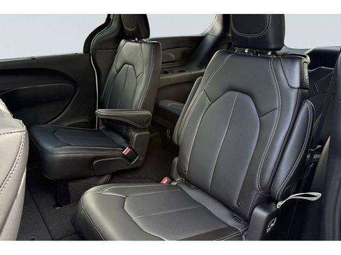 New 2026 Chrysler Pacifica Select image 17