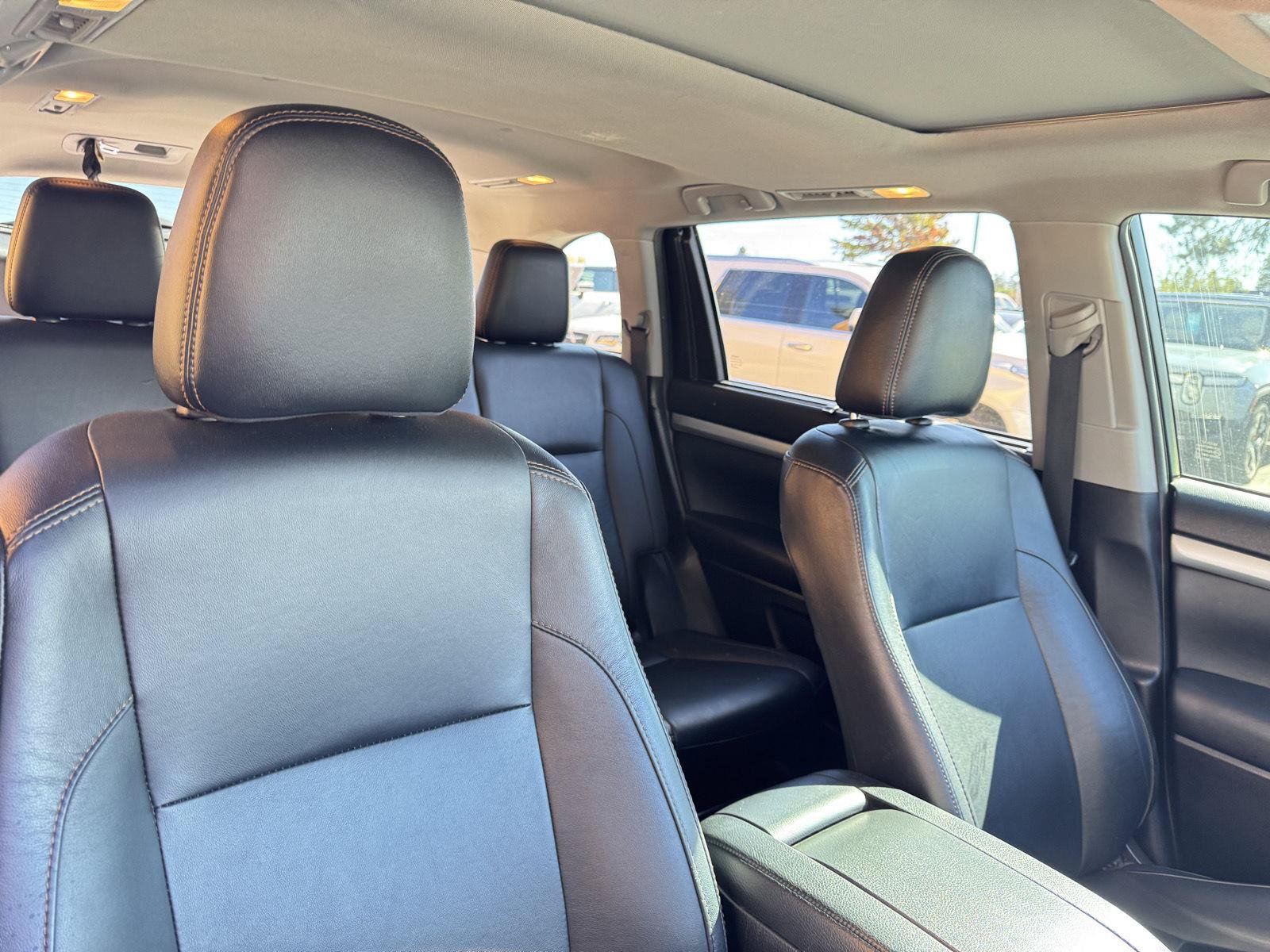 Used 2019 Toyota Highlander XLE AWD/4WD image 25