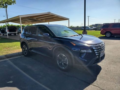 Used 2025 Nissan Rogue SV AWD/4WD image 1