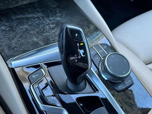 Used 2018 BMW 530e w/ Premium Package 2 image 20