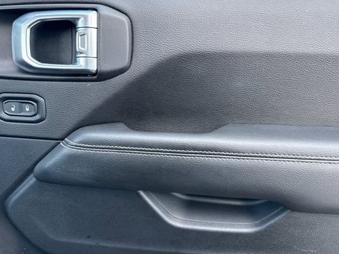 Used 2020 Jeep Gladiator Overland image 18