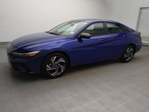Used 2025 Hyundai Elantra Sport FWD image 2