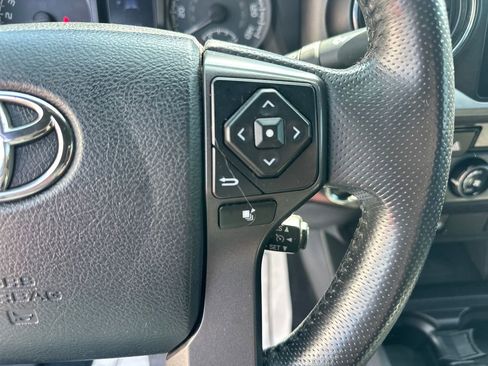 Used 2016 Toyota Tacoma TRD Sport w/ Towing Package image 18