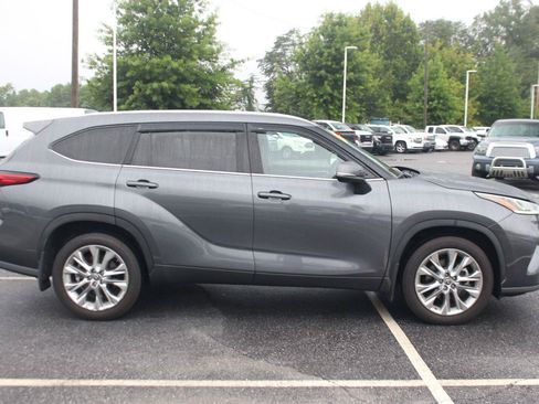 Used 2021 Toyota Highlander Limited AWD/4WD image 8