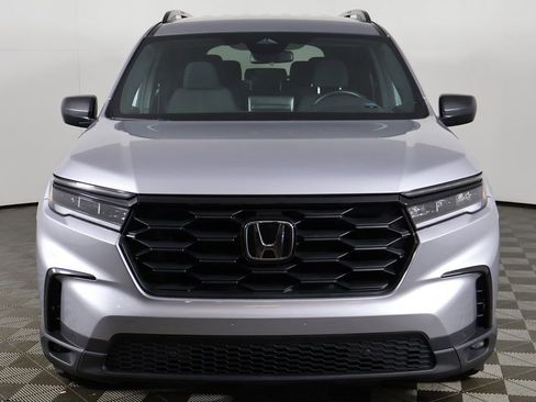 Used 2025 Honda Pilot Sport image 11
