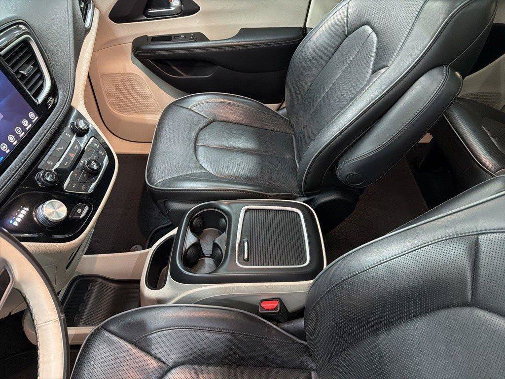 Used 2020 Chrysler Pacifica Limited FWD image 54