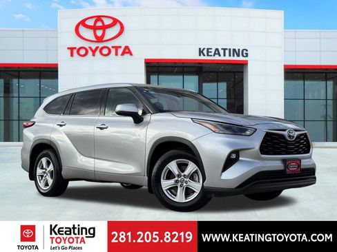Certified 2022 Toyota Highlander LE image 1