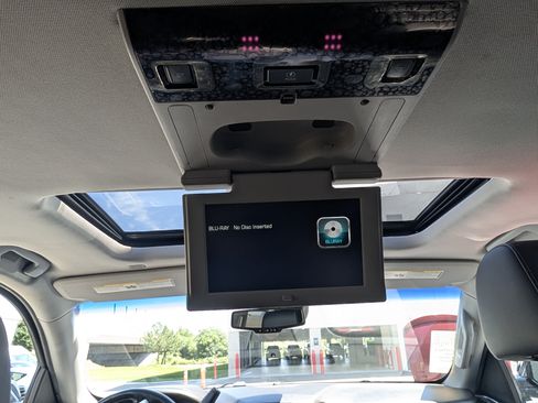 Used 2019 Chevrolet Suburban Premier AWD/4WD image 31