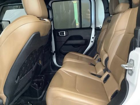 Used 2020 Jeep Gladiator Rubicon AWD/4WD image 7