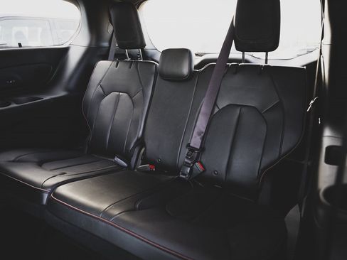 Used 2020 Chrysler Pacifica Limited image 5