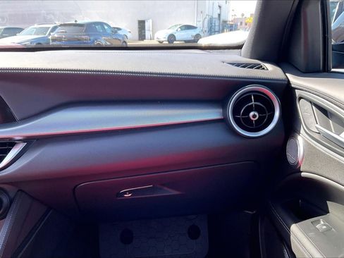 Used 2025 Alfa Romeo Stelvio Sprint AWD/4WD image 14