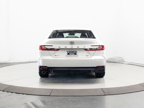 Used 2025 Toyota Camry SE FWD image 9