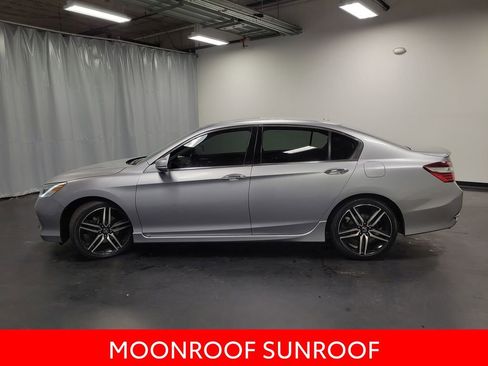 Used 2016 Honda Accord Touring image 5