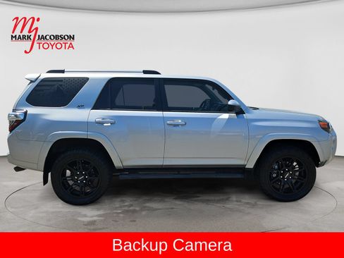 Used 2022 Toyota 4Runner SR5 AWD/4WD image 6