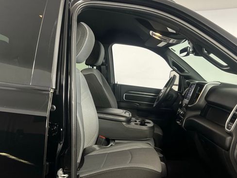 Used 2024 RAM 2500 Big Horn w/ Safety Group image 32