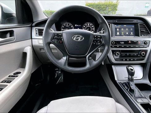 Used 2016 Hyundai Sonata SE FWD image 8