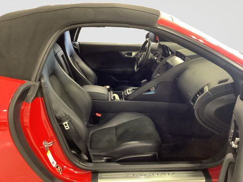 Used 2017 Jaguar F-TYPE Convertible RWD image 9