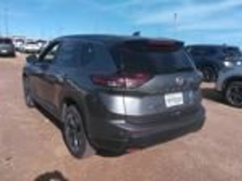 Used 2025 Nissan Rogue SV FWD image 4