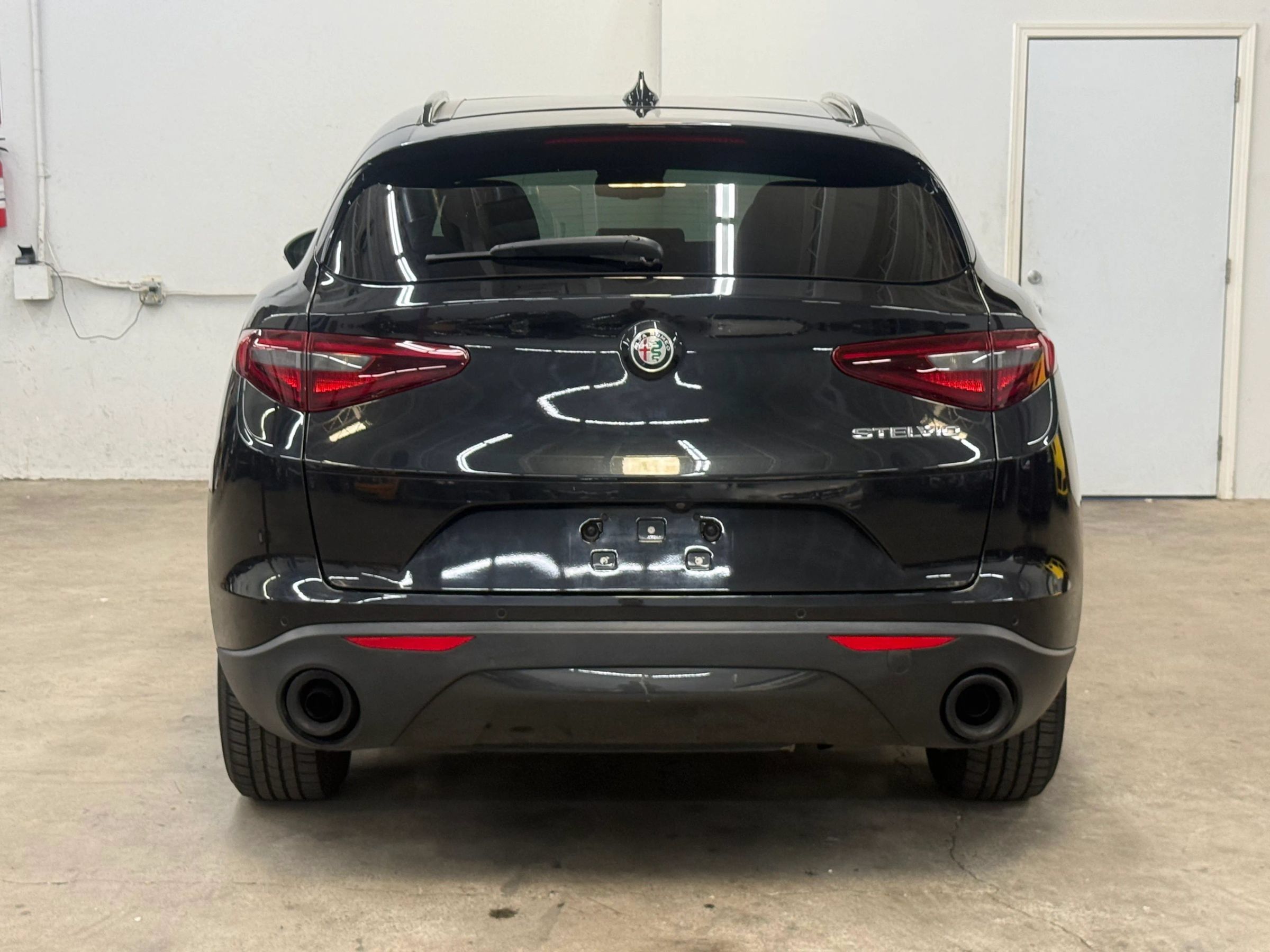 Used 2023 Alfa Romeo Stelvio Sprint RWD image 5