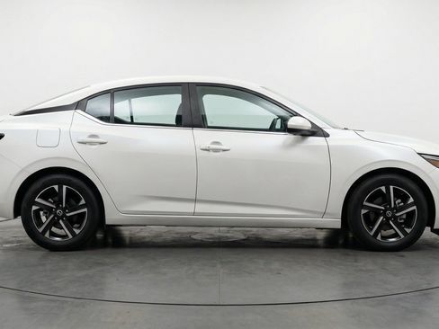 Used 2025 Nissan Sentra SV FWD image 11