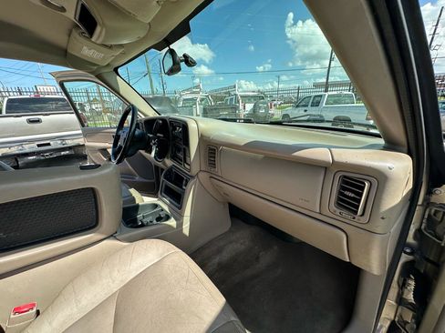 Used 2004 GMC Sierra 2500 SLT w/ Skid Plate Package AWD/4WD image 42