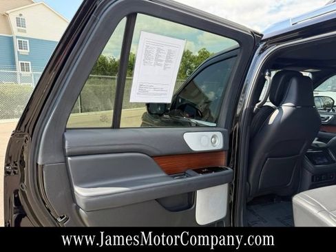 Used 2022 Lincoln Navigator Reserve AWD/4WD image 19