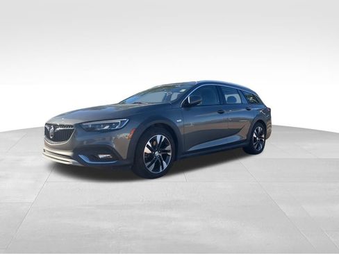 Used 2018 Buick Regal Preferred w/ Sights and Sounds Package image 3