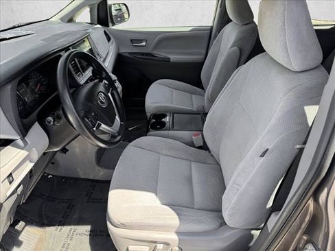 Used 2015 Toyota Sienna LE FWD image 10
