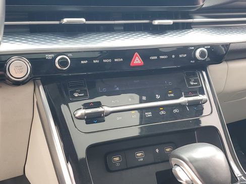 Used 2022 Kia Carnival SX Prestige image 34