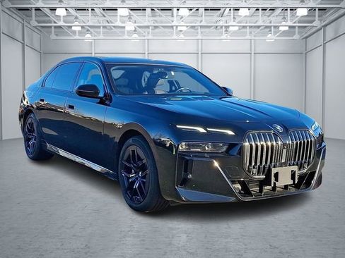 Certified 2024 BMW 740i xDrive image 3