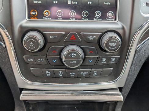 Used 2018 Jeep Grand Cherokee Limited image 27