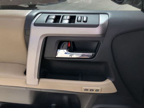 Used 2016 Toyota 4Runner Limited AWD/4WD image 36