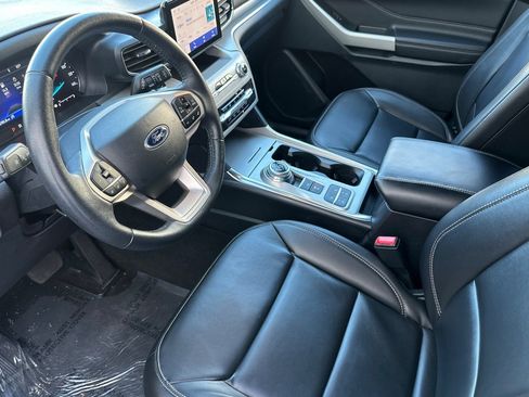Used 2024 Ford Explorer XLT w/ Equipment Group 202A image 10