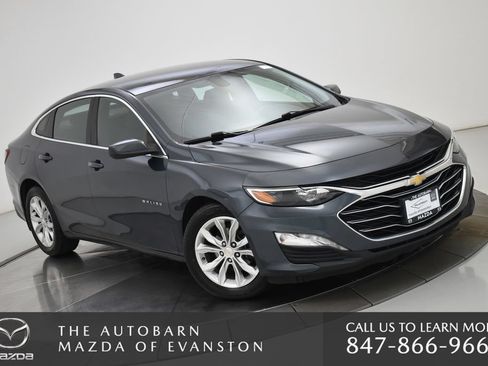 Used 2019 Chevrolet Malibu LT FWD image 2