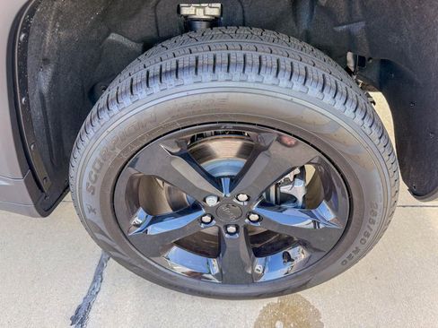 Used 2025 Jeep Grand Cherokee L Limited w/ Black Appearance Package image 15