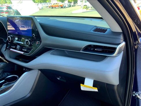 Used 2025 Toyota Highlander Limited image 15