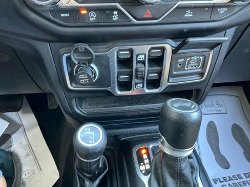 Used 2021 Jeep Wrangler Unlimited Sport AWD/4WD image 12