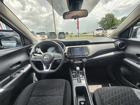 Used 2021 Nissan Kicks SV FWD image 19