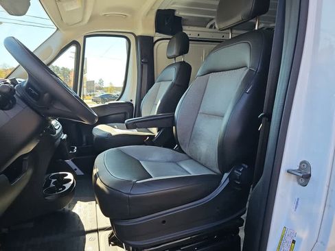Used 2025 RAM ProMaster 2500 w/ Convenience Group image 22