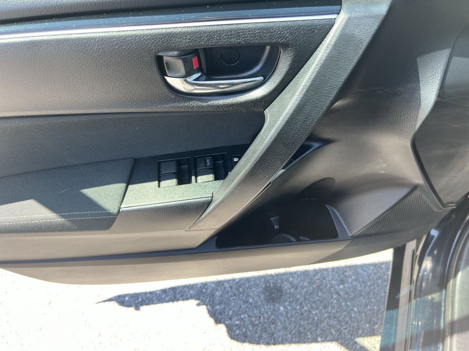 Used 2017 Toyota Corolla LE FWD image 14