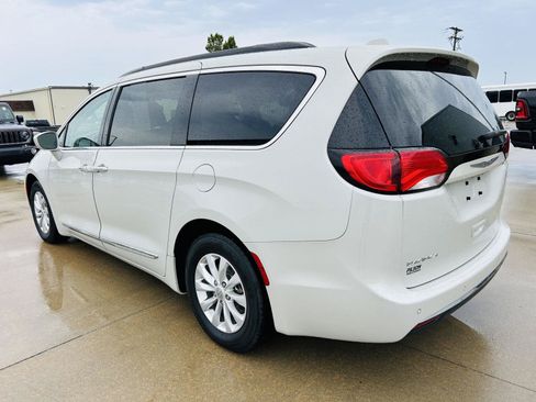 Used 2017 Chrysler Pacifica Touring-L FWD image 36