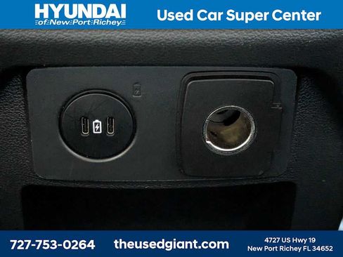 Used 2025 Ford Explorer Active RWD image 21