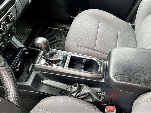 Used 2019 Toyota Tacoma TRD Off-Road AWD/4WD image 20