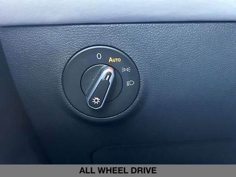 Used 2025 Volkswagen Taos SE image 24